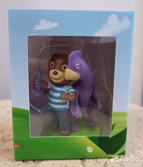 Мишка Барни с динозаврами