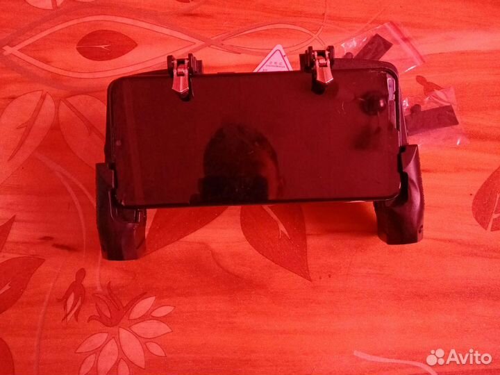 Игровой держатель с курками-триггерами