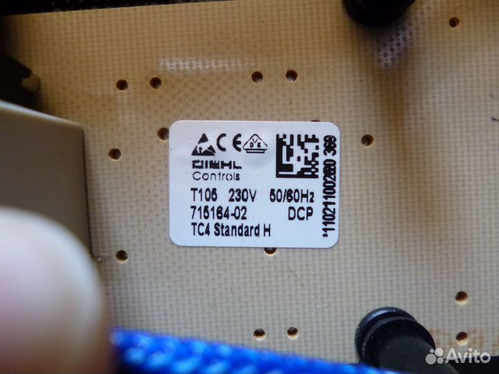 Две разные варочные панели с разбитым стеклом