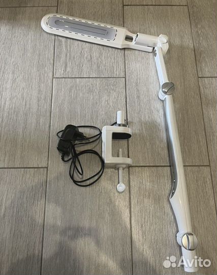 Светодиодная лампа на струбцине