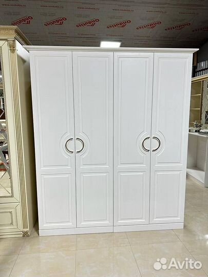 Шкаф белый