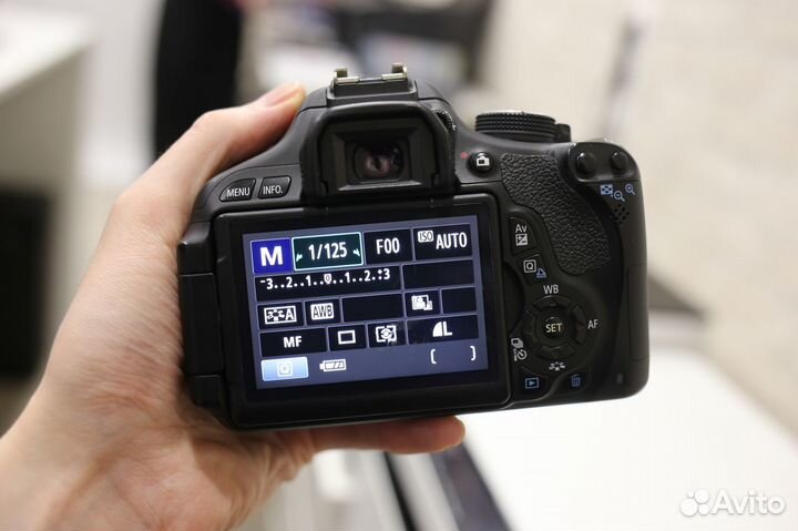 Фотоаппарат Canon 600D body (10 тысяч кадров)