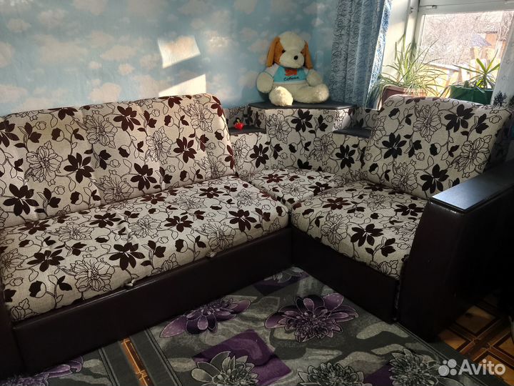 Продается угловой диван и шкаф