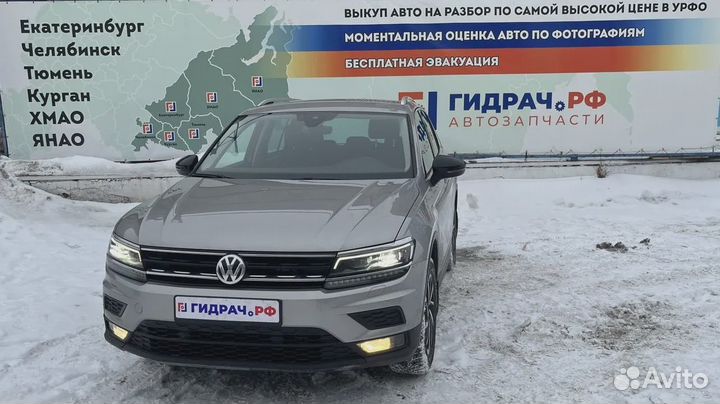 Стекло кузовное глухое правое Volkswagen Tiguan (M