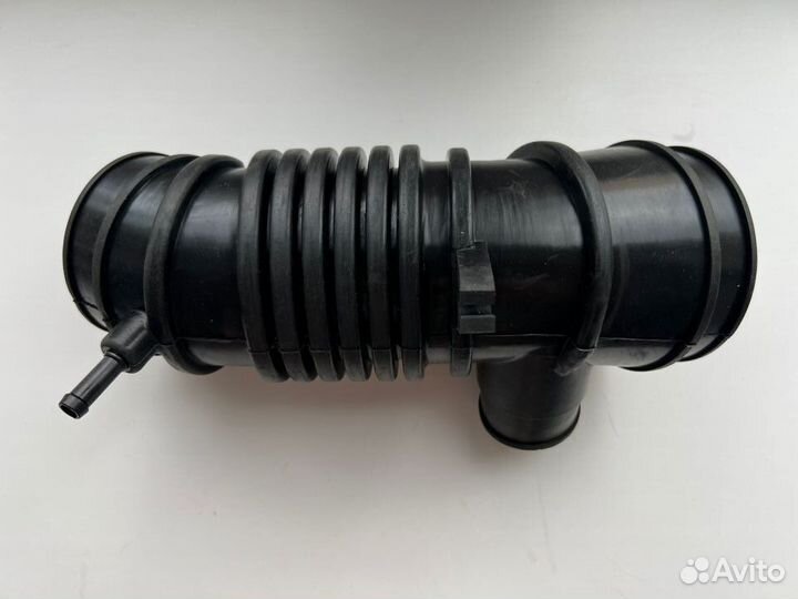 Патрубок воздушного фильтра Mitsubishi Pajero K96