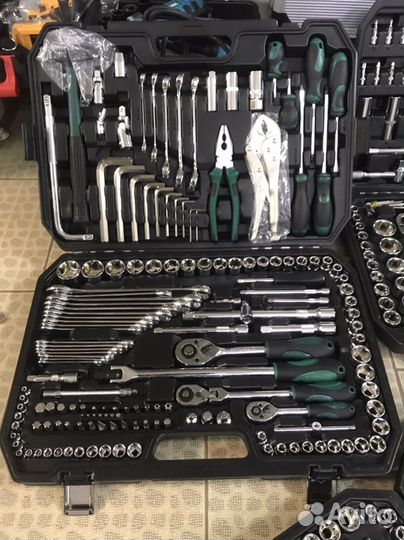 Наборы ключей в ассортименте