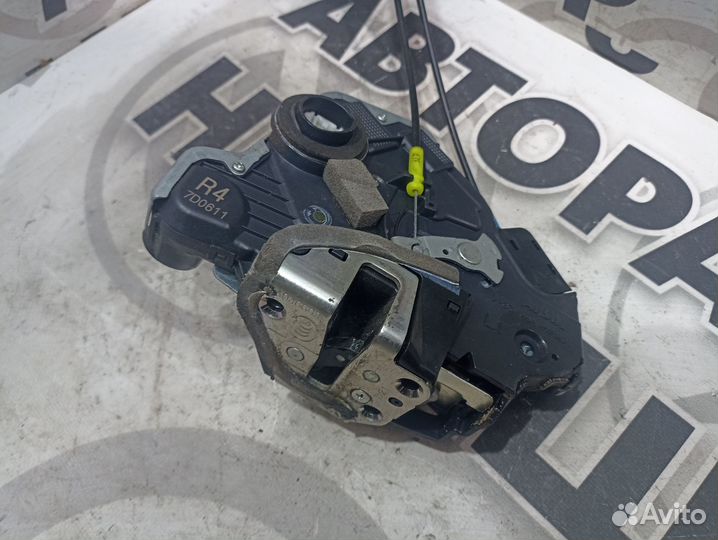 Замок двери передний левый Lexus IS250