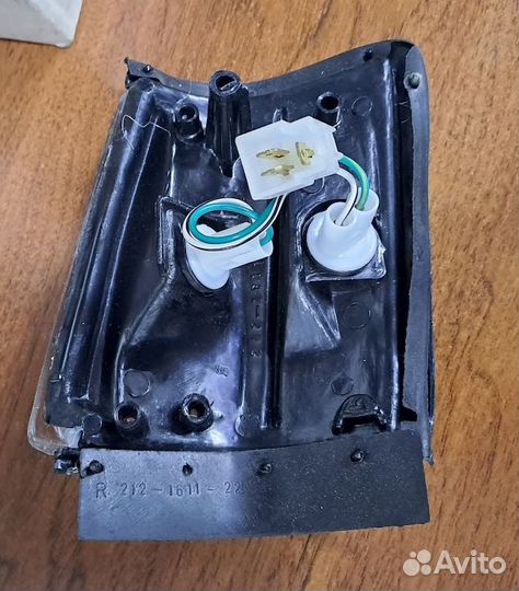 Габарит правый toyota corolla E80 83-87