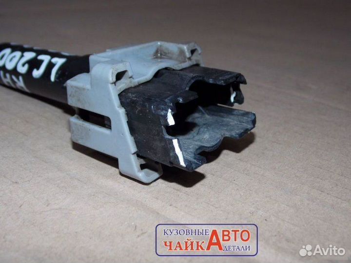 Омыватель фары правый Toyota Land Cruiser 200