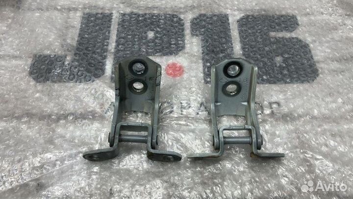 Петля двери передняя правая Infiniti M37 Y51