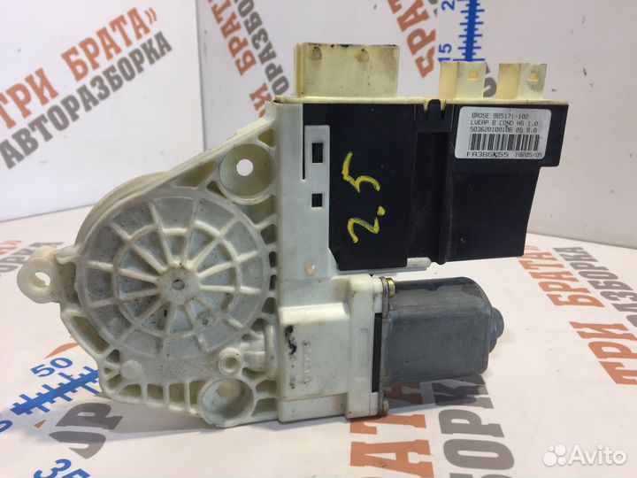 Пежо Моторчик стеклоподъемника передний левый Лев