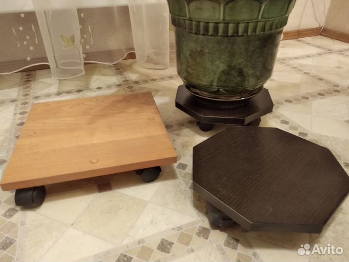 Напольная подставка для цветов на колесиках