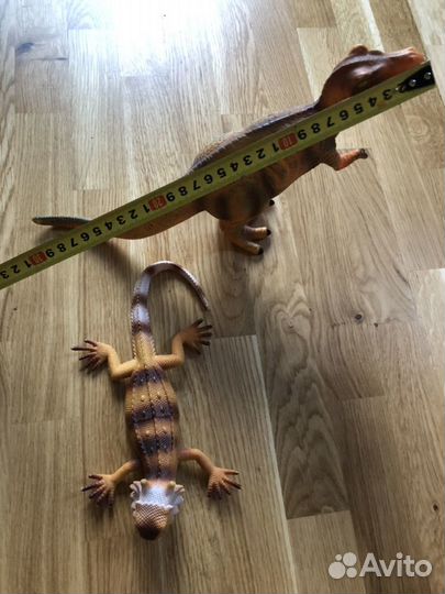 Игрушки ящер и динозавр