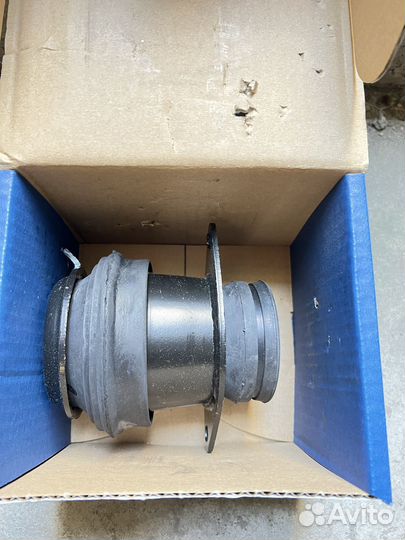 Подушка двигателяVolkswagen Golf