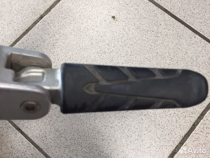 Кронштейн задней Подножки vfr1200x