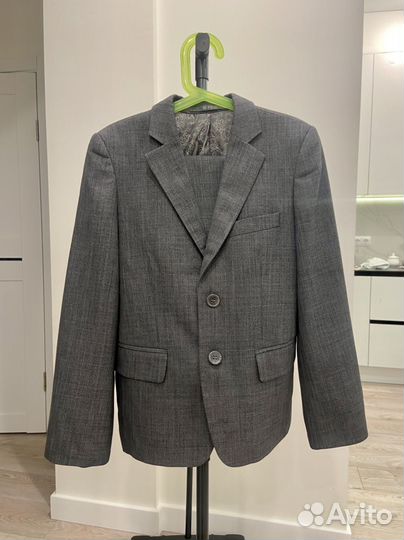 Школьный костюм для мальчика 128 + 2 рубашки