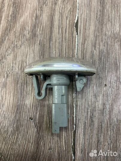 Повторитель поворота передний правый Peugeot 407