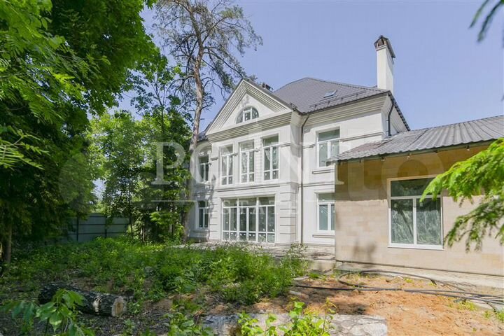 Дом 800 м² на участке 15 сот.