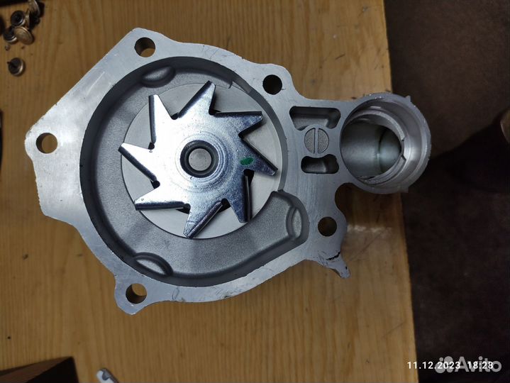 Водяная помпа Митсубиси Спейс вагон