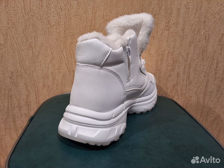 Кроссовки зимние женские 41 размер белые