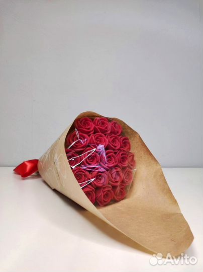 Красные Розы из Белого Шоколада - 19 шт в Букете