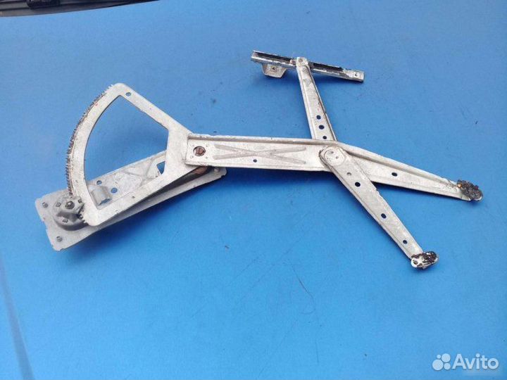 Стеклоподъемник передний правый Opel Corsa B 1999