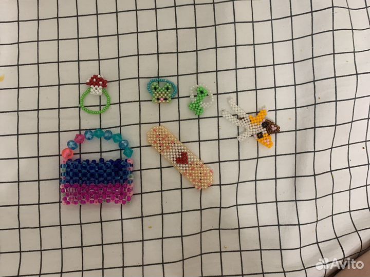 Кольца и фигурки из бисера