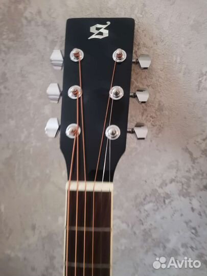 Акустическая гитара