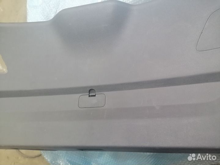 Обшивка крышки багажника Geely Coolray