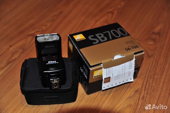Вспышка Nikon SB-700