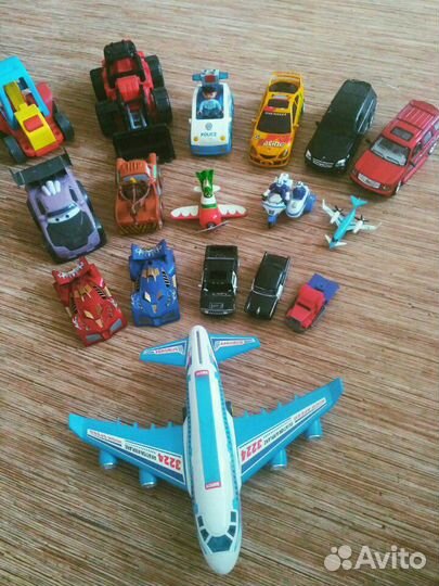 Машинки, трактор, самолеты, аксессуары для праздни