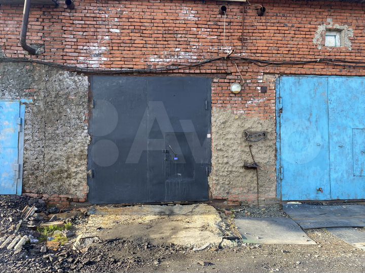 Гараж, > 30 м²