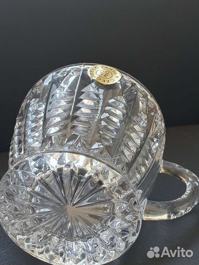 Хрустальные бокалы, чашки