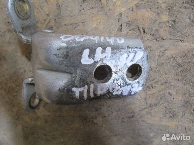 Петля двери передней левой верхняя Nissan Tiida (C