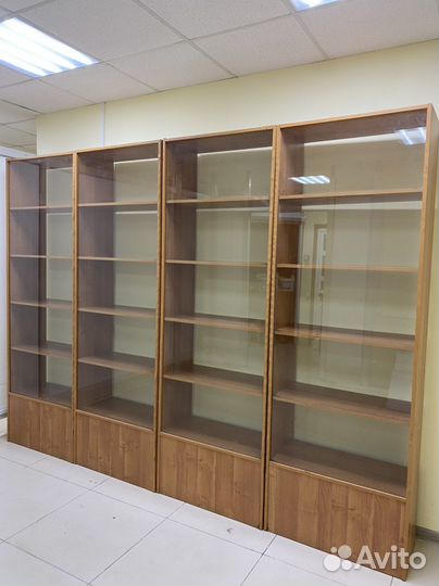 Витрины со стеклом(4штуки)в идеальном состоянии