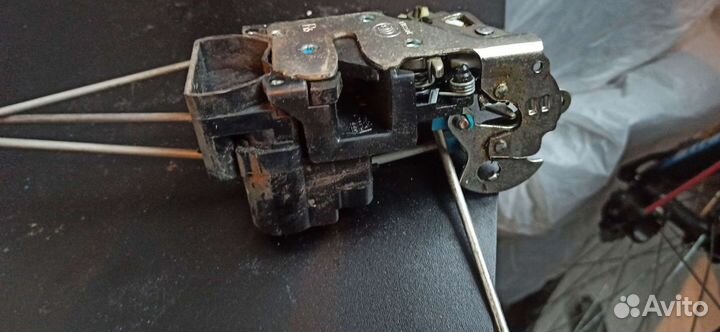 Замок двери передней правой Chevrolet Lacetti