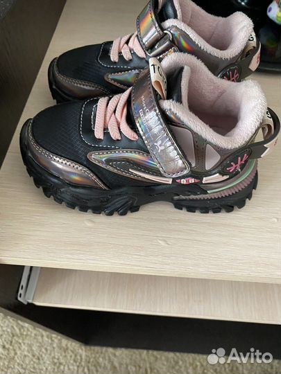 Кроссовки для девочки