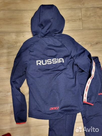 Костюм спортивный