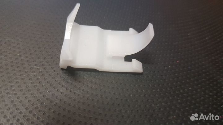 Клипсы на молдинг боковой двери Toyota