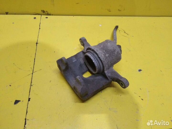 Суппорт передний левый Kia Ceed 2 1.6