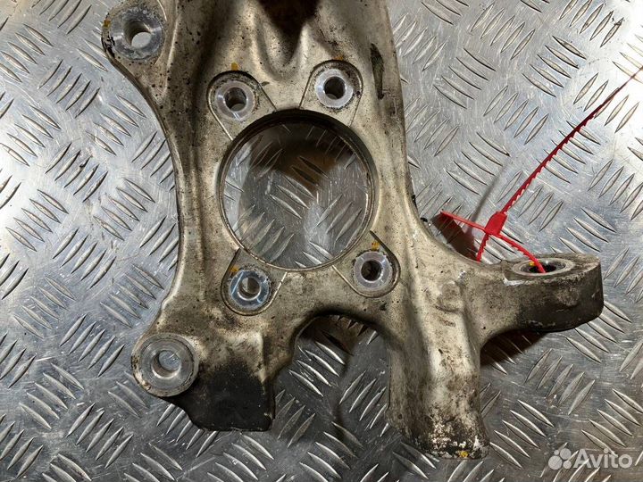 Кулак передний правый Lexus LS 4 2007