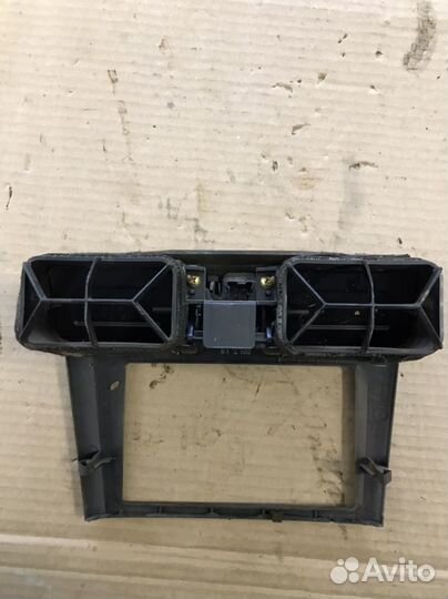 Дефлектор воздушный центр. Nissan Maxima A33(4592)