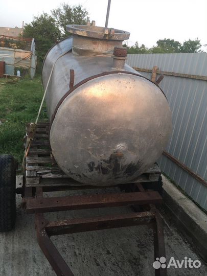 Емкость для воды бу