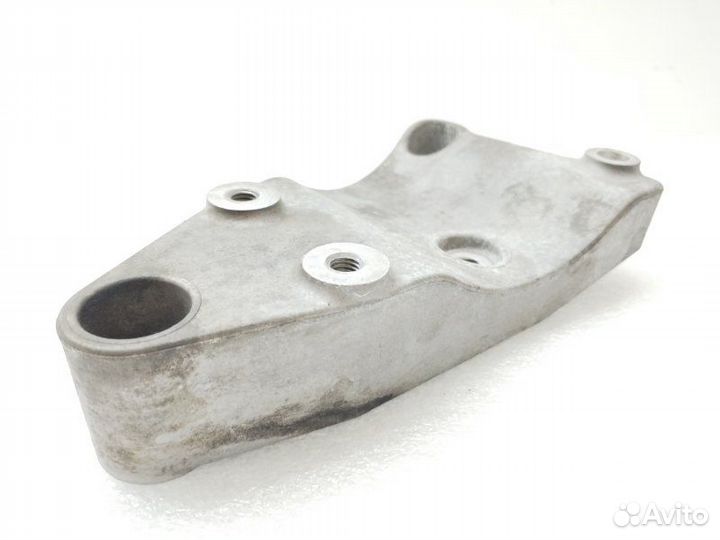 Кронштейн генератора Chrysler 300C LX 2.7 2004