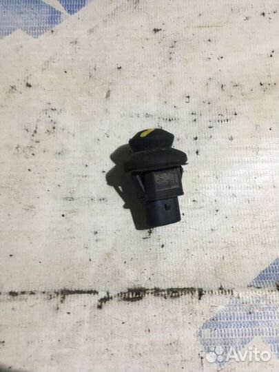 Концевик двери LADA granta 1.6 мт лифтбек