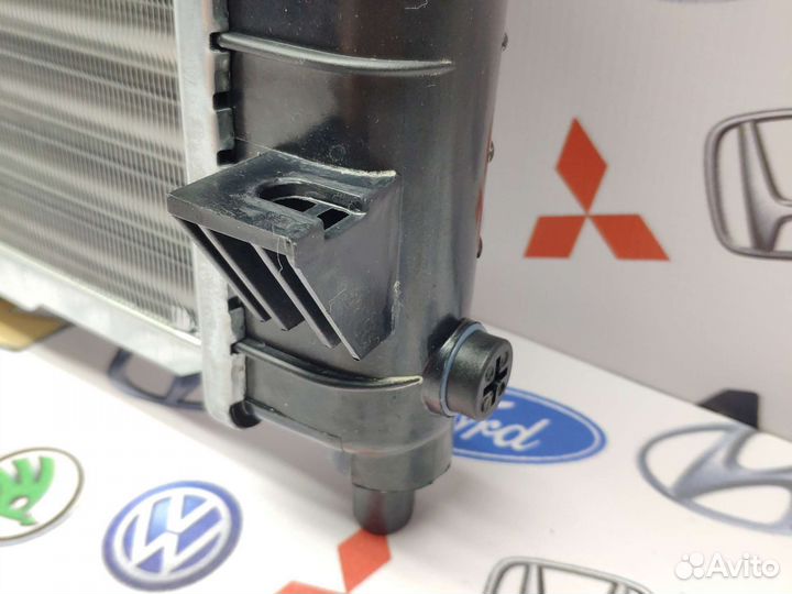 Радиатор охлаждения Chevrolet Aveo T250 1.4(05-11)