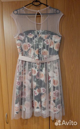 Платье нарядное 46 размер