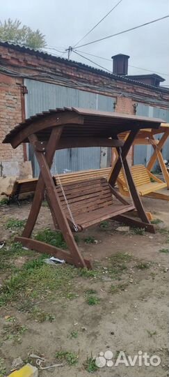 Качель садовая с крышей 