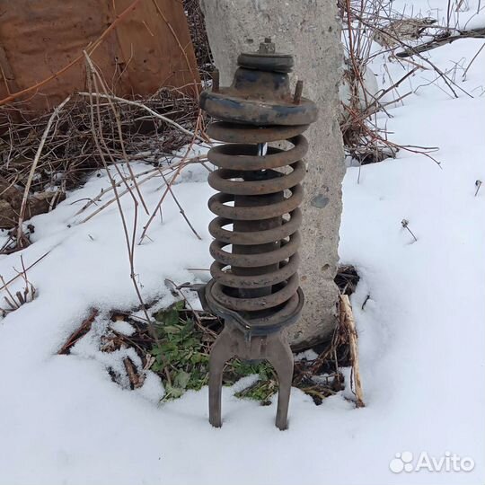 Передняя правая стойка в сборе на киа спортейдж 1