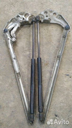 Петля капота Mercedes-Benz E-Class W210